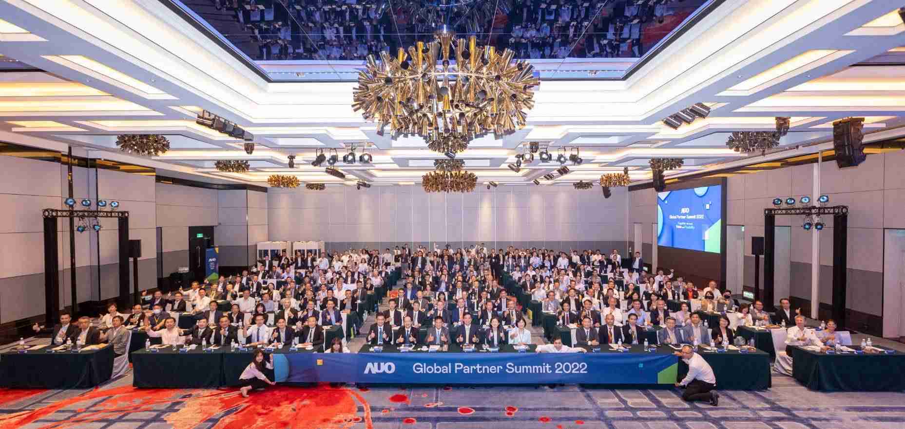 友達推動「安心、、、、創新、、用心、、同心、、盡心」五星職旅，，，，為菲籍員工打造全方位照護，，，首度贏得「人權實踐與發展領袖獎」殊榮