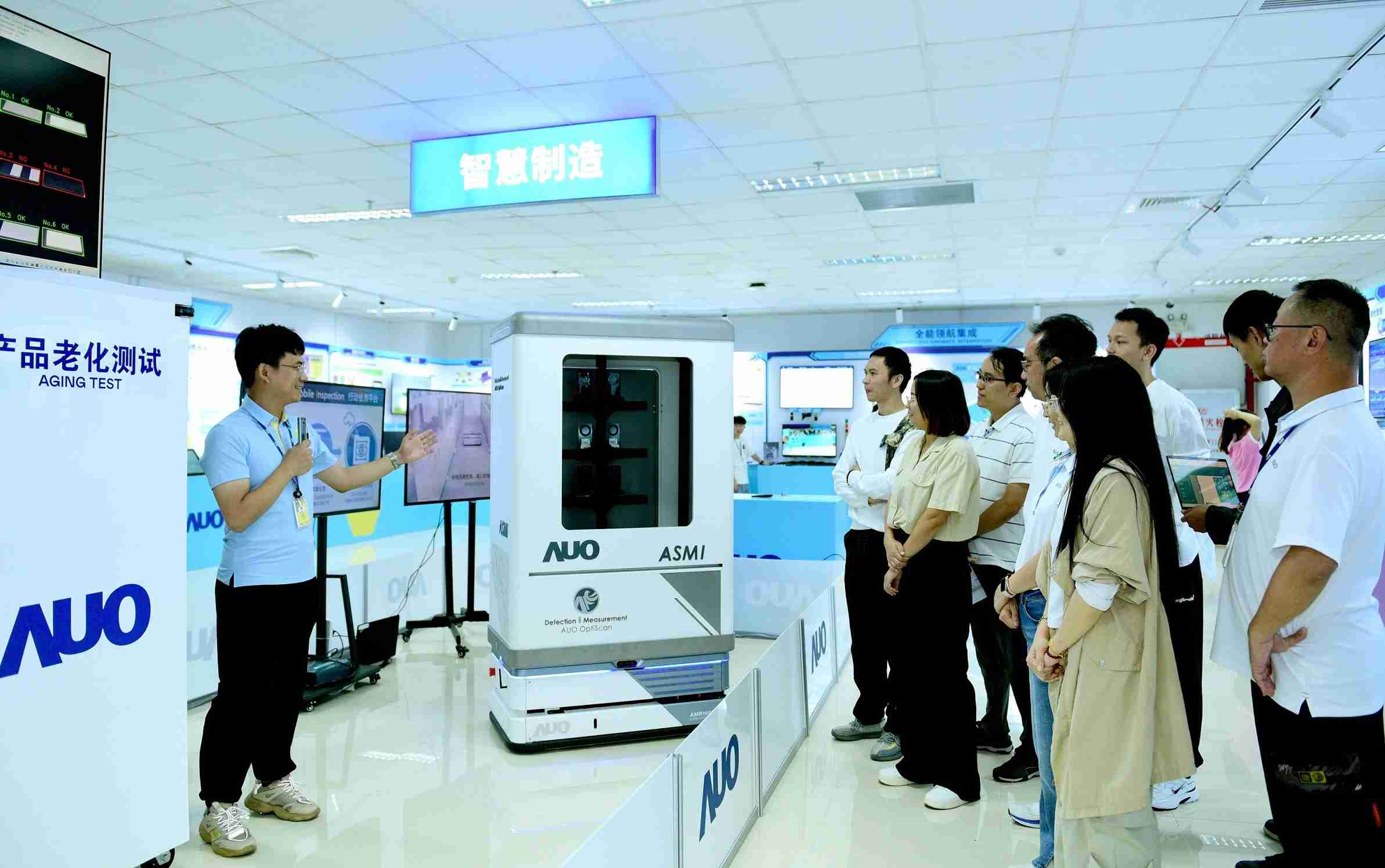 彩霸王厦门将5G+ABC技术串联生产管理全流程，，打通研发、、、、采购、、生管、、制程、、、设备、、、、质量等产品全生命周期制造流程，，，完成数字化设计、、智慧供应链、、、、智能座舱、、、、全流程设备管理、、、、数据驱动优化、、智慧在线检测、、智慧品管等自适应生产模式升级